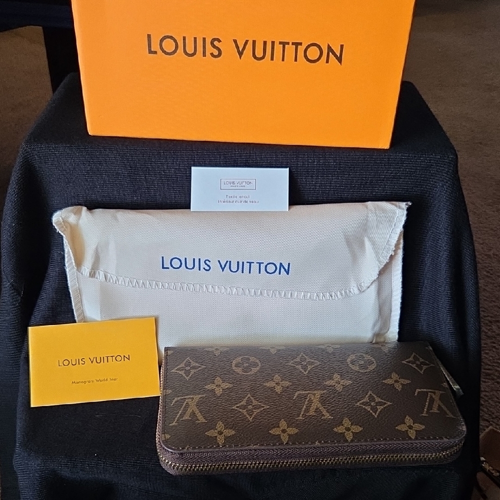 Louis Vuitton Tan Wallet - Picture 11 of 11